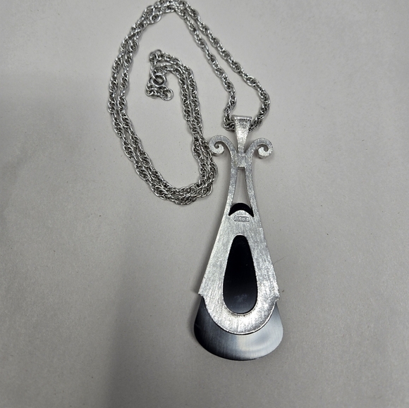 Vintage Avon Womens Necklace Mod Black Stone-Silvertone Large Pendant Versatile - Picture 2 of 5